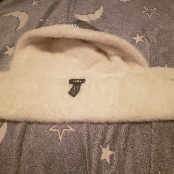 DKNY SCARF HAT - Picture 4 of 6